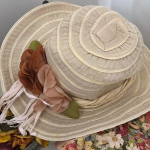 Charming Charlie hat floral twist tie perfect condition